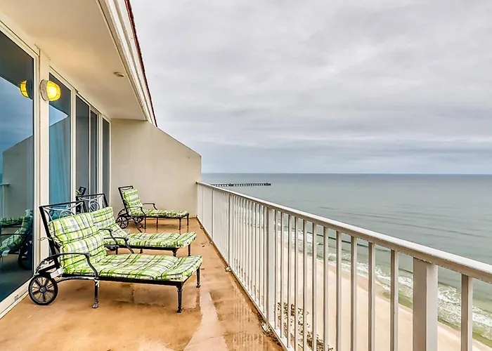 Beachfront Penthouse With Amazing View Multiple Pools Hot Tubs Gym & Sauna Holiday home Gulf Shores